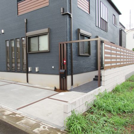 地盤が柔らかい傾向のしっかりとした基礎工事と施主支給も含めた外構工事