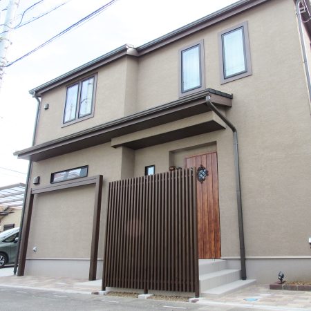 弊社トータルプロデュースの外構デザインで、統一感のある贅沢でオシャレな外回りに。