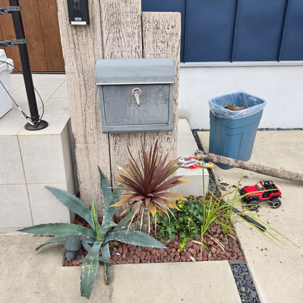 門柱まわりのワンポイントでもオシャレにするドライガーデン施工