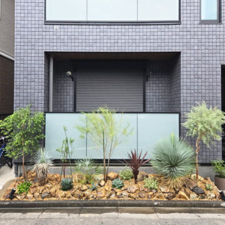 定番とは違ったオリジナリティの高いドライガーデンに